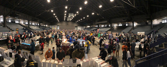 Vancouver Comic Show Pan Picture 02